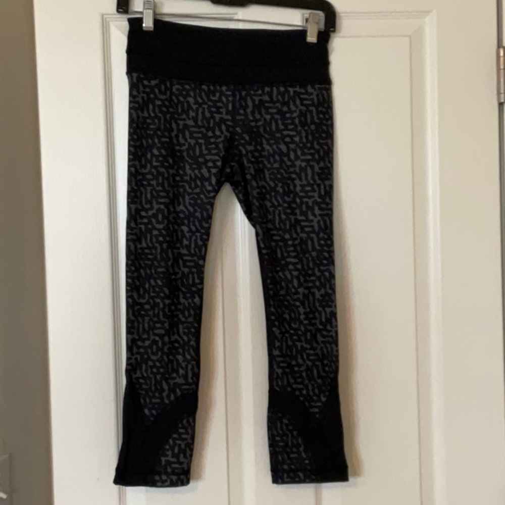 EUC. black and gray print leggings with mesh inserts